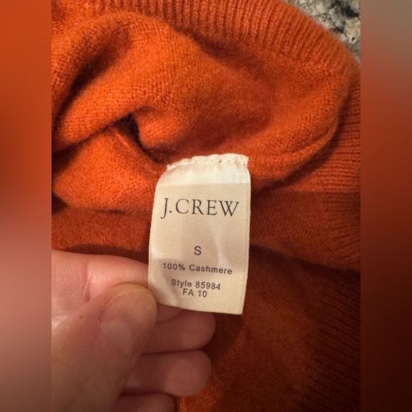 J.Crew Italian Cashmere V-neck sweater - Picture 3 of 9